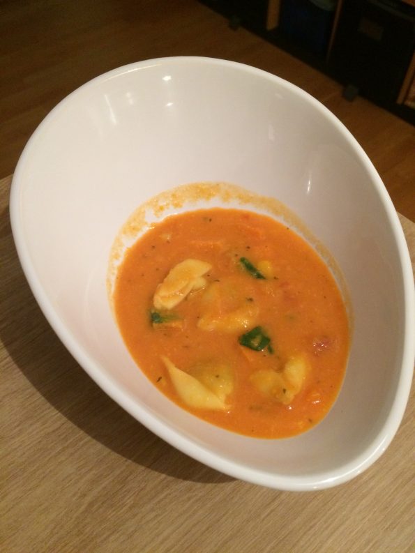 Mais-Süßkartoffel-Torteloni Suppe