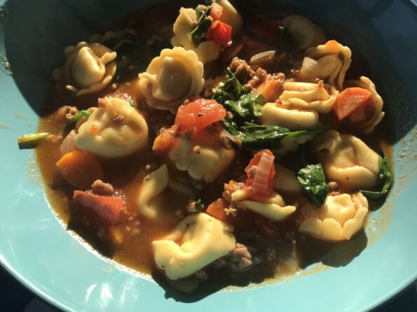 Schnelle Tortellini Suppe Genussfreundschaft