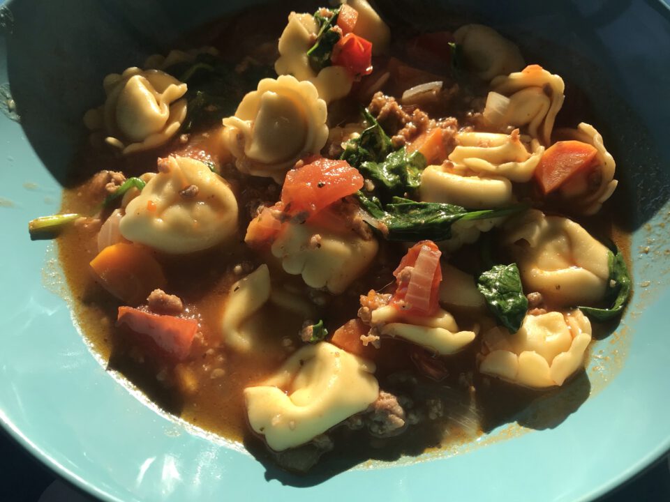 Schnelle Tortellini-Suppe – Genussfreundschaft